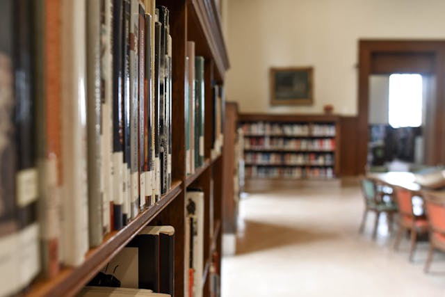 A book shelf full of books in an academic library
